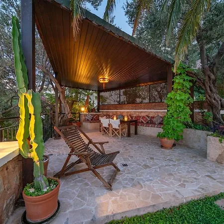 Secluded Luxury With Fabulous Sea Views Yesil Kelebek